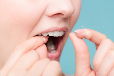 Perhatikan Efek Samping Dental Floss Ini Sebelum Menggunakannya